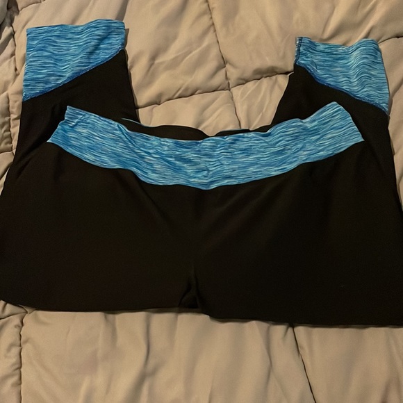 Excursion 2X work out capris black/ blue plus size - Picture 3 of 4